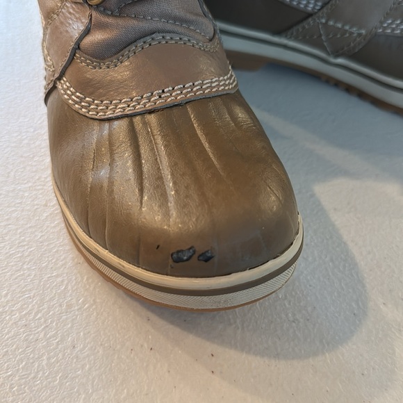 Sorel Kids Snow Boots Sz 2 - Barely Used - Picture 2 of 5